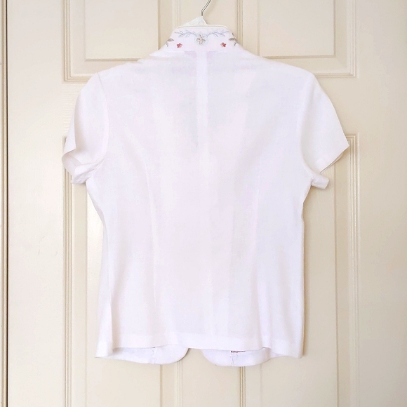 NWOT. Linen and Cotton Top w/Multicolor Embroidered Flowers & Handmade Buttons. - Picture 2 of 8